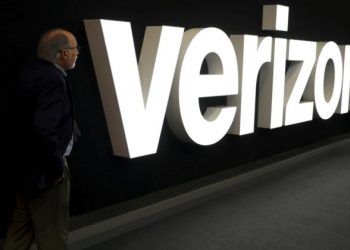 AT&T, Verizon agree to new precautions to address 5G air safety concerns