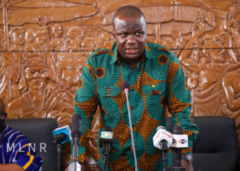 Work closely with Volta regional House of Chiefs to protect borders – Lands Minister to boundary commission