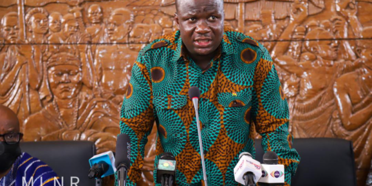 Work closely with Volta regional House of Chiefs to protect borders – Lands Minister to boundary commission