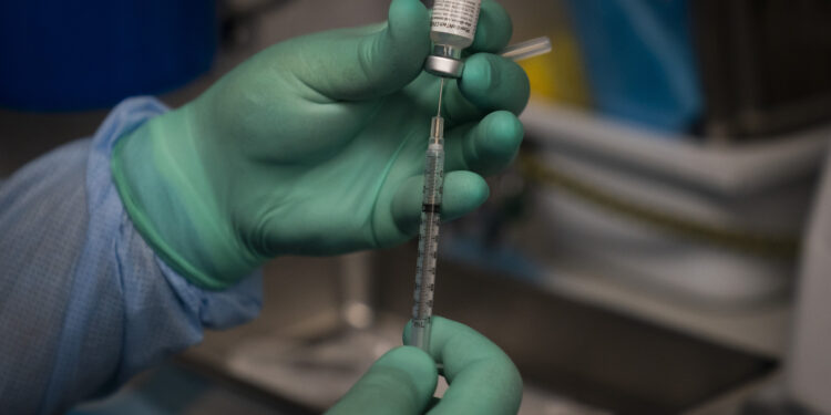 U.S. boosters surge to all-time high on Omicron fears