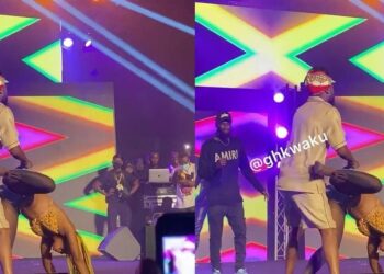 The Moment 48 Years Old, Beenie Man Nearly Broke The W@ist Of A Young Lady With His At0pa Dance Moves At Stonebwoy’s Bhim Concert