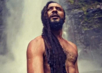 Wanlov the Kubolor goes naked