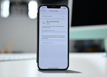 iOS 15.3 patches 10 major security flaws affecting Safari, root privileges, and more