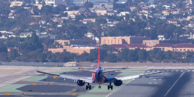 AT&T, Verizon delay some 5G rollout after airlines warn of chaos