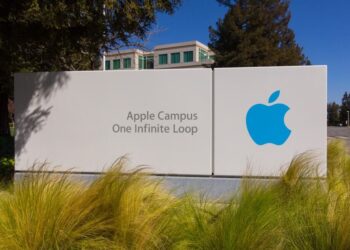 Apple threatens to cancel flagship store in Canada over ongoing delays