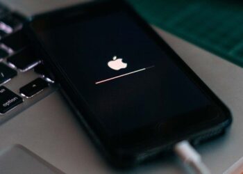 Apple stops signing iOS 15.3.1, blocking downgrades from iOS 15.4