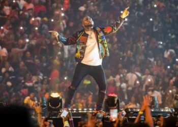 Davido wows O2 Arena with grand entry in LCD cage