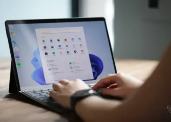 Windows 11 will add a watermark if you use unsupported hardware￼