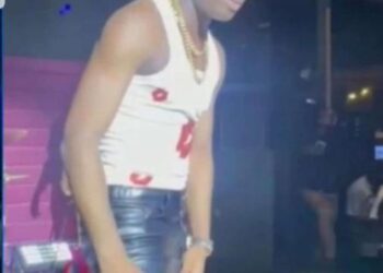 Musician fumes after female fan grabs his manhood while performing