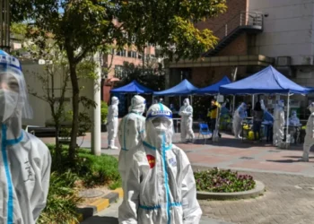 Shanghai lockdown deepens after new surge in asymptomatic COVID cases