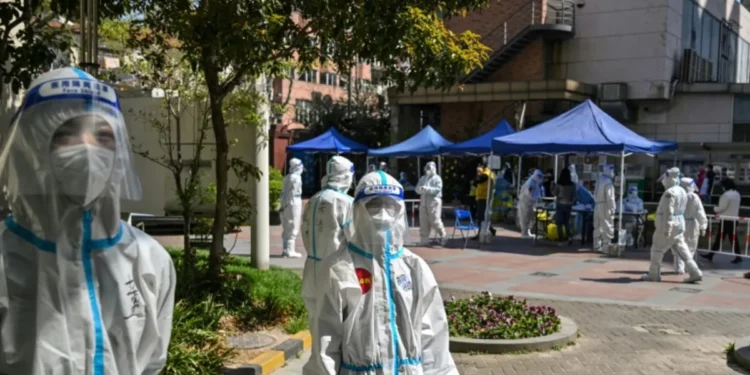 Shanghai lockdown deepens after new surge in asymptomatic COVID cases