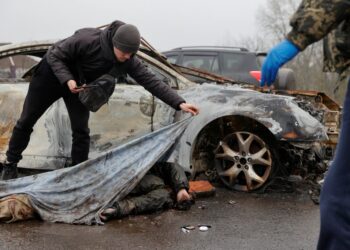 Ukraine says 410 bodies found near Kyiv, witnesses traumatised