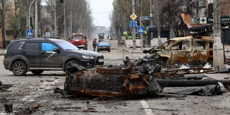 Mariupol’s defences ‘on brink of collapse’, Ukraine official says
