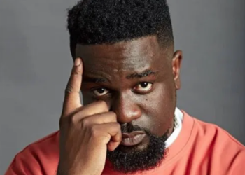 African artistes deserve diplomatic passports – Sarkodie alerts govt