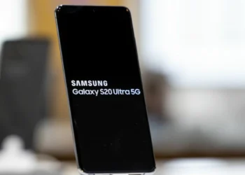 Samsung partners with iFixIt to make self-repairs easier