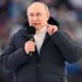 Russia bans hundreds of prominent Americans, 26 Canadians