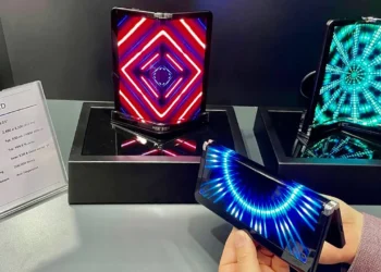 LG’s New Extra Flexible 8-Inch OLED Screen Can Be Folded Both Inward and Outward