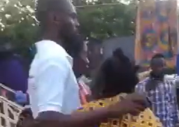 Social media users praise taxi driver for returning a fishmonger’s ¢8k