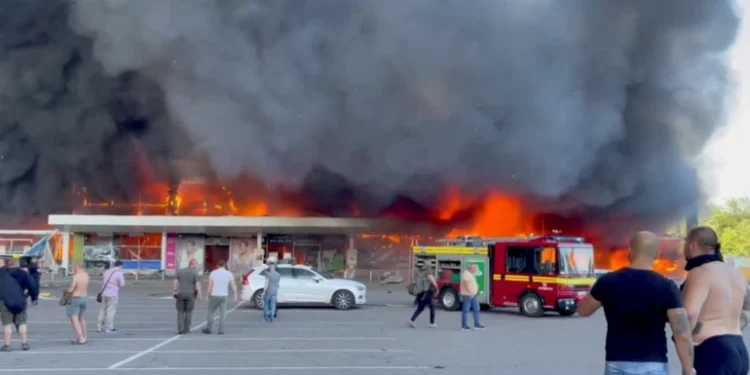 10 killed in Russian missile strike on Ukrainian shopping centre