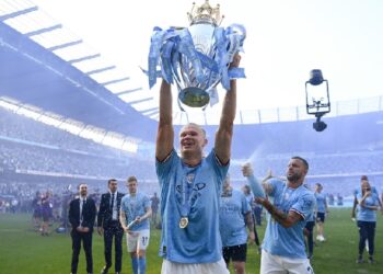 Man City celebrate title with win over Chelsea