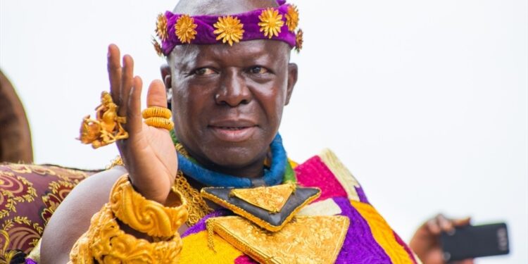 Asantehene destools Antoa chief