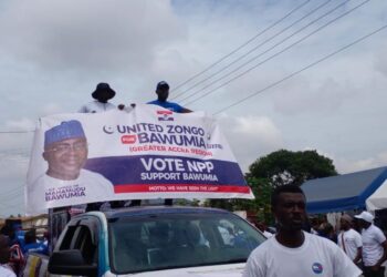 Bawumia supporters besiege NPP Headquarters as he submits nomination forms