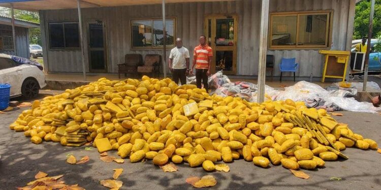 Two arrested for attempting to bribe police with GHS 150,000 following busting of over 3,000 slabs of wee