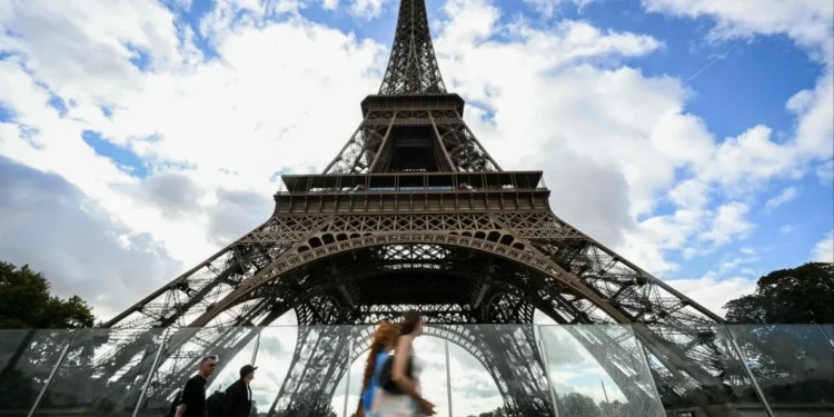 Eiffel Tower chief to step down amid replacement of female staff during Hindu group’s tour